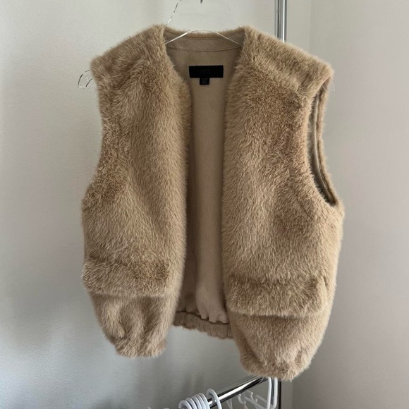 Zara Jackets & Blazers - Faux Fur Zara Vest